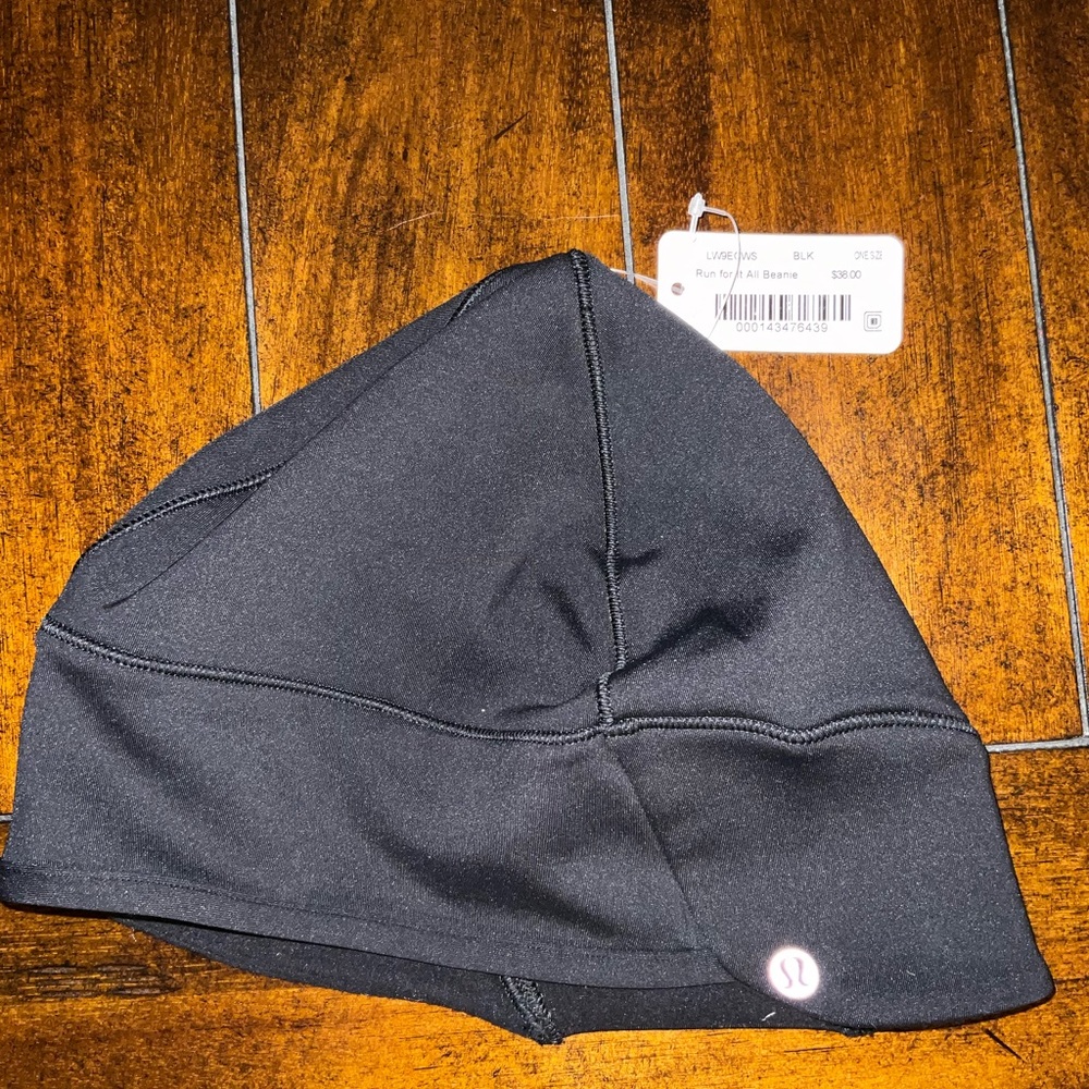 Lululemon Run for It All Beanie
Black (First Release)